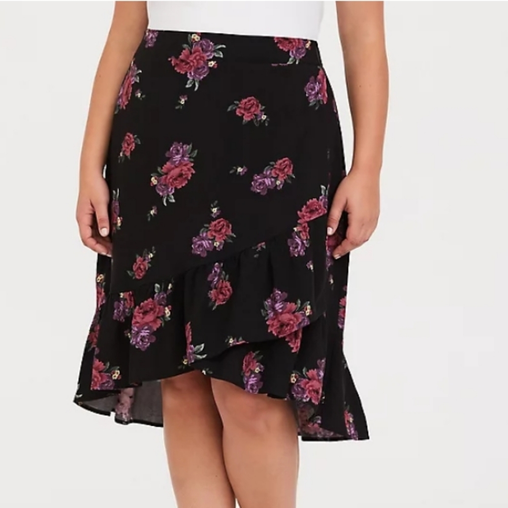 Torrid Black Floral Ruffle Challis Skirt Size 00